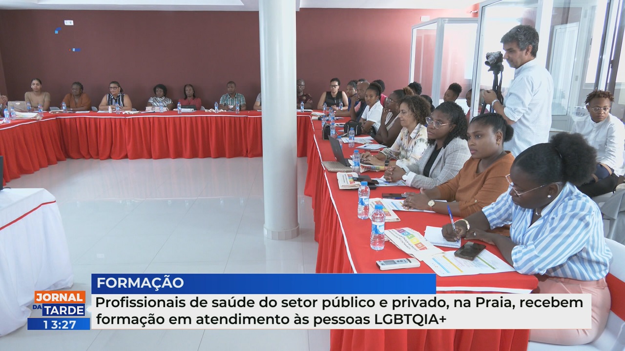 Profissionais de saúde do setor público e privado, na Praia, recebem formação em atendimento às pessoas LGBTQIA+