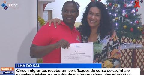 Cinco imigrantes receberam certificados do curso de cozinha e pastelaria básica